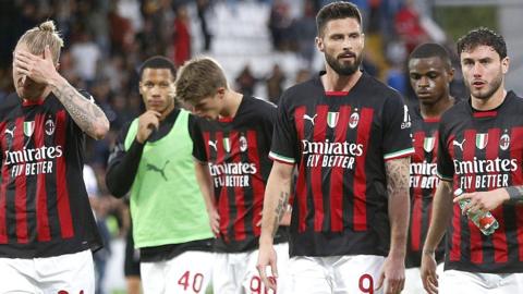 AC Milan players look deflated after defeat