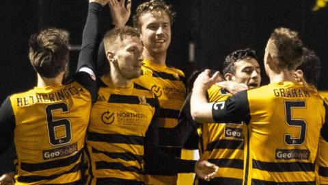 Alloa celebrate