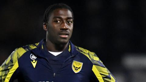 Oxford United forward Gatlin O'Donkor warms up for a match in League One 2022-23