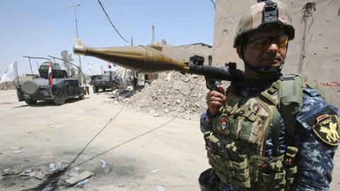 Member of Iraqi security forces holds a rocket-propelled grenade during advance on the Old City of Mosul (19 June 2017)