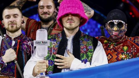 Kalush Orchestra with the Eurovision trophy