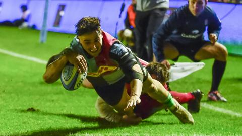 Harlequins' Cadan Murley scores a try