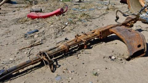 Disused machine gun discarded near Baghuz