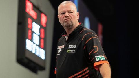 Raymond van Barneveld celebrates