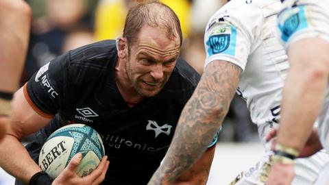 Alun Wyn Jones attacks for Ospreys against Dragons