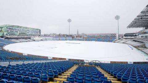 It snowed for 90 minutes in Leeds to leave Headingley under a wintry white blanket