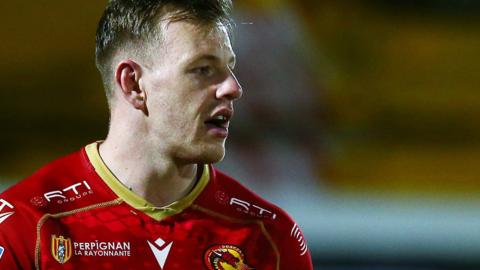 Tom Johnstone in action for Catalans Dragons