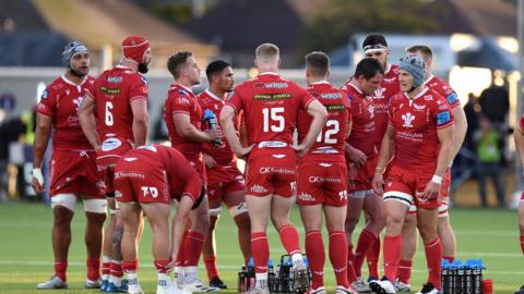 Scarlets huddle