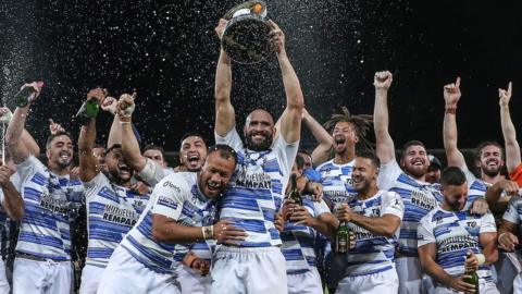 Toulouse celebrate promotion to the Super League