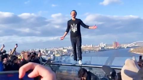 Crowd films a Ukrainian rock singer in the street