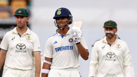 Mitchell Marsh, Yashasvi Jaiswal and Nathan Lyon