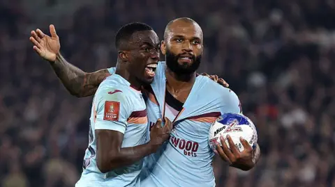 Igor Thiago scores for Brentford