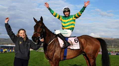 Jockey Mark Walsh celebrates his win on Inothewayurthinkin