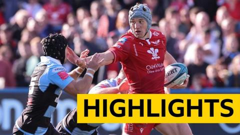 Jonathan Davies of Scarlets holds off the challenge of Matthew Morgan to score a try