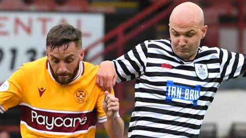 Motherwell's Steven Lawless and Queen's Park's Grant Gillespie