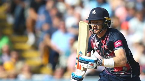 Sam Billings of Kent Spitfires bats