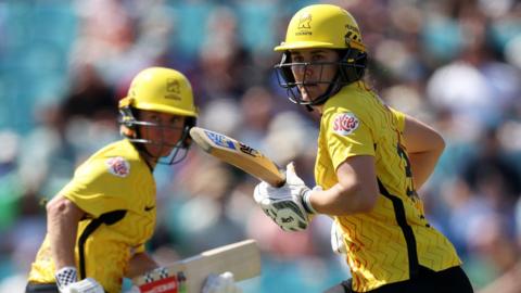 Nat Sciver-Brunt and Beth Mooney running during Trent Rockets' match against MI London