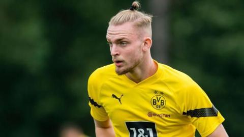  Bradley Fink in action for the youth side of Borussia Dortmund