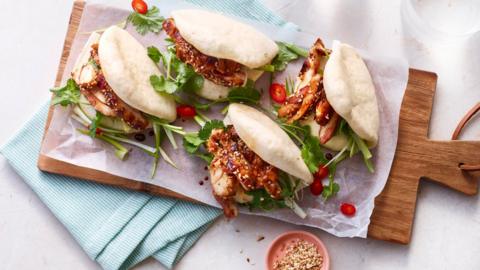 Quick sticky chicken bao