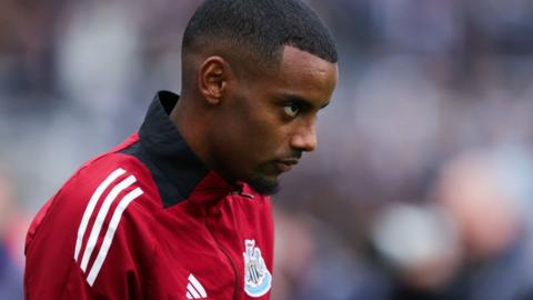 Alexander Isak of Newcastle United during the Premier League match between Newcastle United FC and Arsenal FC at St James' Park on November 02, 2024