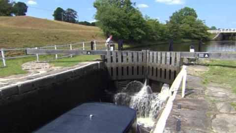 Leeds and Liverpool Canal at BArrowford