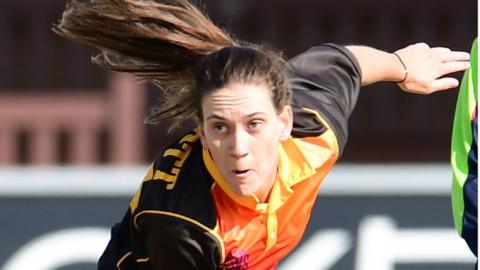Emily Arlott took four wickets in an over for Central Sparks, ending with a hat-trick as Southern Vipers slumped from 17-1 to 17-5