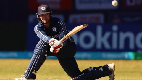 Scotland captain Richie Berrington in action