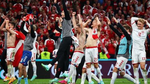 Denmark players celebrate reaching Euro 2020 last 16