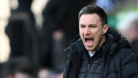 Notts County boss Stuart Maynard shouts instructions to his players