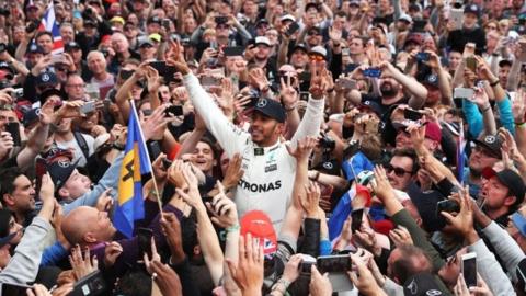 Lewis Hamilton and fans