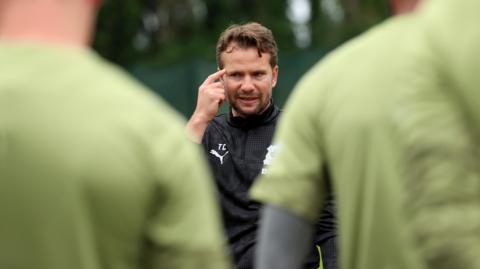 Tom Cleverley conducting a training session