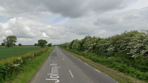 A wide image of Johnny Moor Long Lane heading towards Goole.