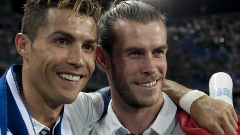 Gareth Bale (R) celebrates with Real Madrid team-mate Cristiano Ronaldo