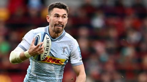 Harlequins outside back Nick David has signed a new contract to stay at the club.