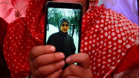 Faizan Fayaz Dar's mother with his photograph