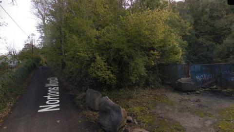 A shot from google maps of the lane that runs alongside the quarry, surrounded by trees and greenery