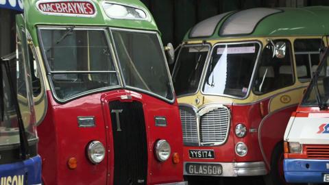 Seann Bhusaichean Mhic a' Bhruthainn