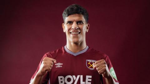 Mateus Fernandes in West Ham kit