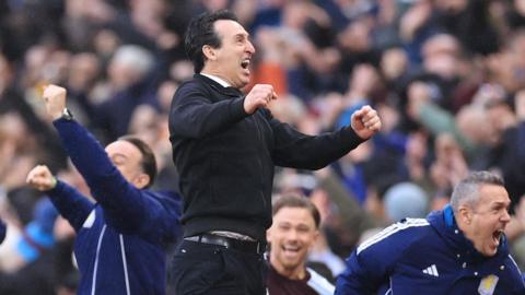 Unai Emery celebrates