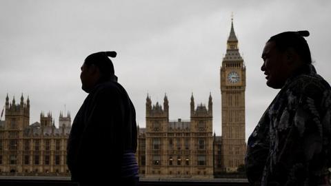 Onosato Daiki and Hoshoryu Tomokatsu visit the Houses of Parliament