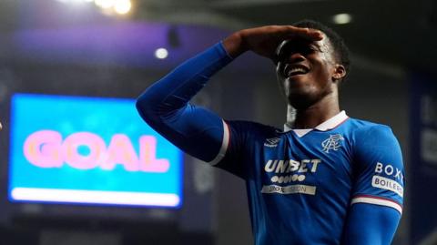 Fernandez celebrates