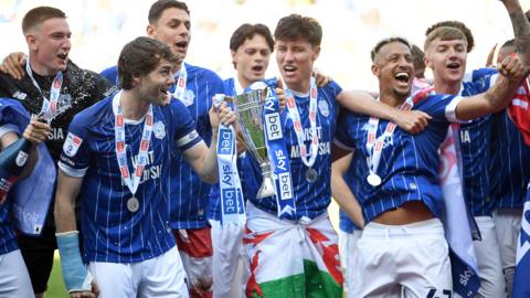 Cardiff City celebrate promotion after beating Northampton 5-1
