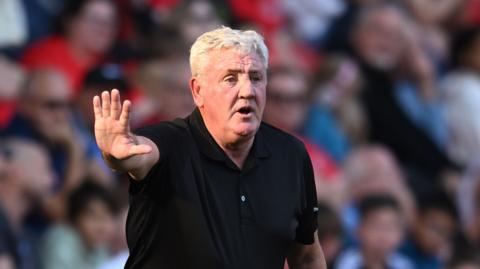 Blackpool boss Steve Bruce during his side's win at Charlton