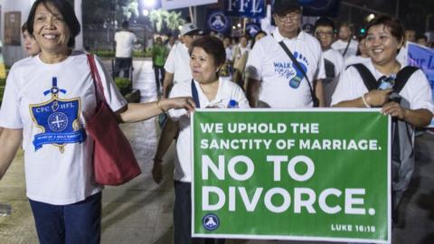 Anti-divorce protesters