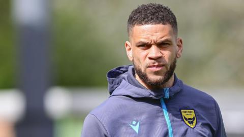 Marcus Browne warming up for Oxford United