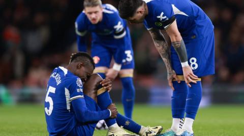 Chelsea players look despondent