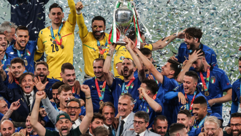 Italy's players celebrate winning Euro 2020
