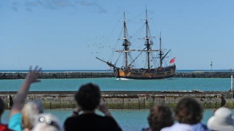 Replica of Endeavour arrives at Gisborne, New Zealand