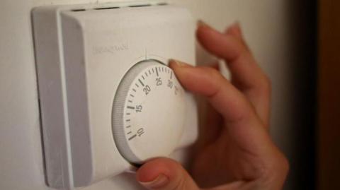 Hand adjusting thermostat