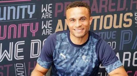 Carlton Morris signs for Derby County